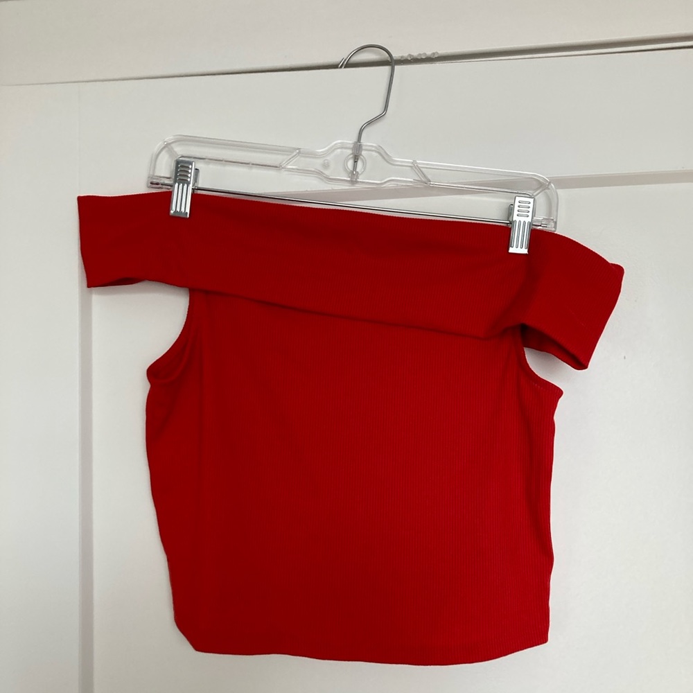 H&M red top